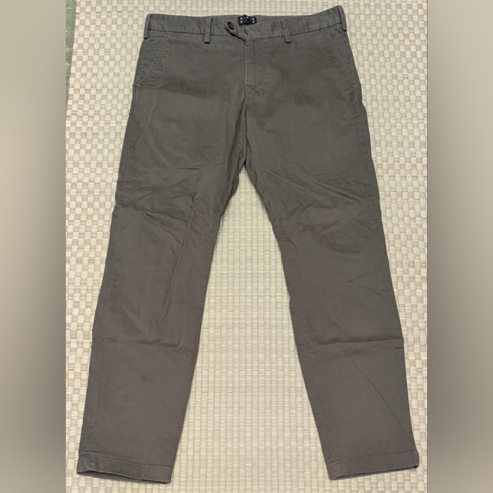 Asket The Regular Chino in Khaki Green Men's Size 32 x 30 Slim Made in Portugal